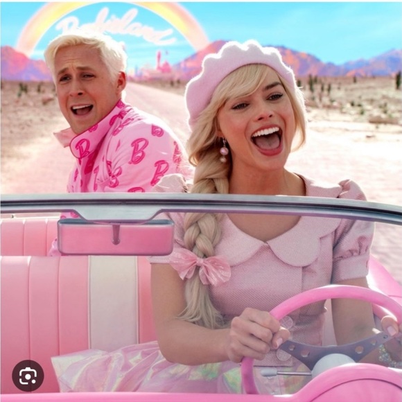 BARBIE™ THE MOVIE ©WARNER BROS. GOLD-PLATED BARBIE NECKLACE - Picture 15 of 16